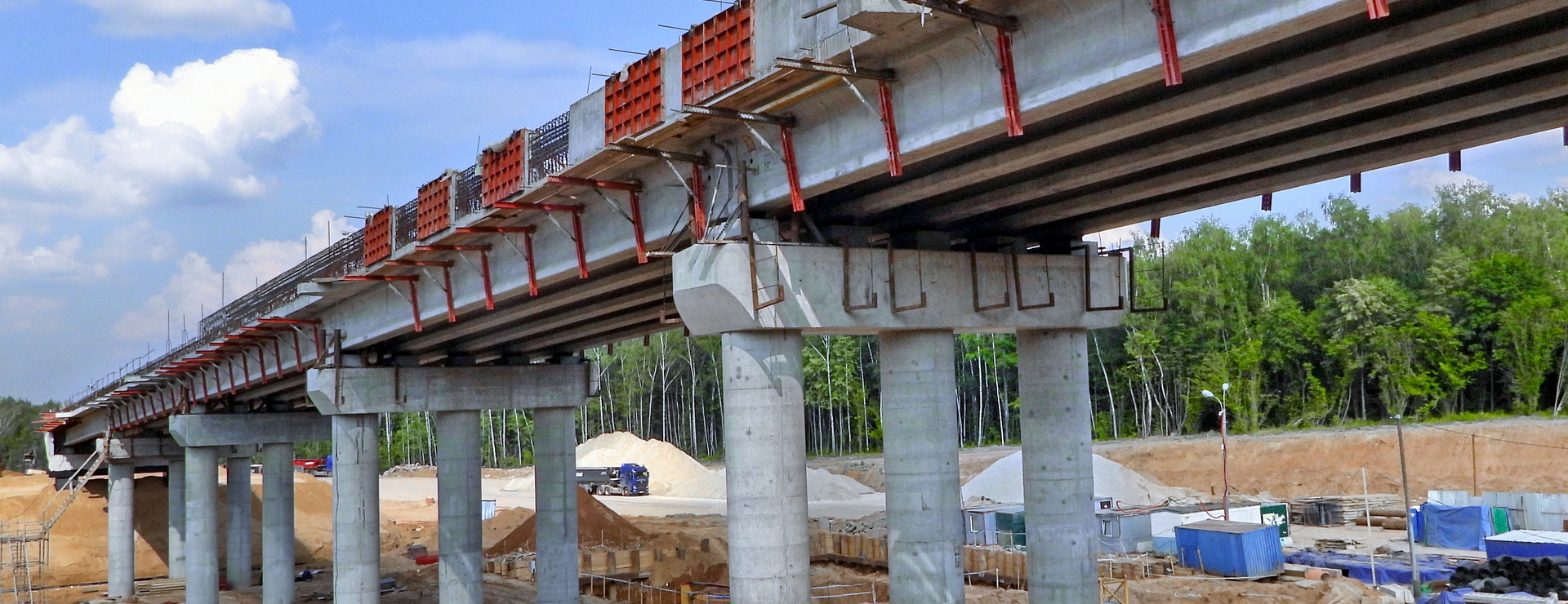 Ход строительства эстакады на Симферопольском шоссе